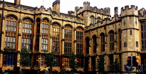 جامعة بريستول البريطانية تقدم منحة لطلاب البكالوريوس