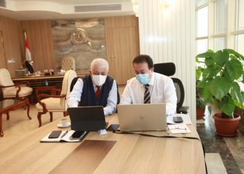 الحكومة: الحضور اختياري في المدارس والجامعات بالفصل الدراسي الثاني