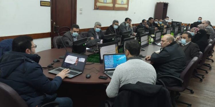 مؤمن يتفقد الدورة التدريبية الثالثة لأعمال الامتحانات الإلكترونية بكلية طب الأزهر بدمياط