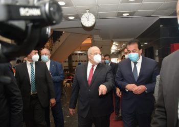 رئيس جامعة القاهرة: 10 مواصفات فنية للورقة الامتحانية لطلاب الكليات