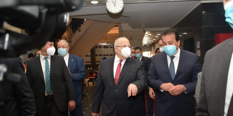 رئيس جامعة القاهرة: 10 مواصفات فنية للورقة الامتحانية لطلاب الكليات