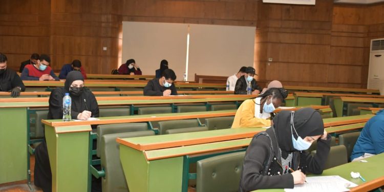 جامعة القاهرة: 7 مهام للجنة الطبية للوقاية ومكافحة العدوى بلجان الامتحانات