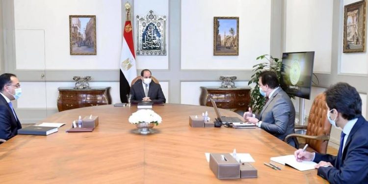 الرئيس السيسي يطمئن على إجراءات استئناف الفصل الدراسي الثاني والامتحانات