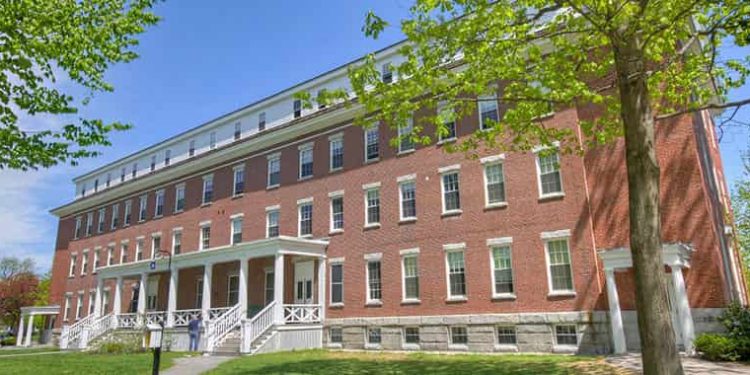 منحة كلية بيتس الأمريكية لطلاب البكالوريوس