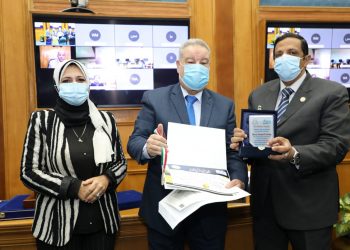 بالصور.. "التعليم" تكرم الطلاب المتميزين والمتفوقين فى الأولمبياد الدولى للغة الإنجليزية