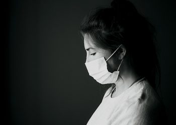 دراسة صادمة.. نصف مصابي كورونا يعانون من الاكتئاب