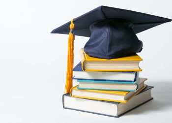 منح الجامعات في 24 ساعة.. جامعات أوروبية تقدم منحًا دراسية للطلاب