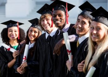 منح الجامعات في 24 ساعة.. أستراليا وفرنسا وأمريكا واليابان يقدمون منح دراسية مختلفة للطلاب