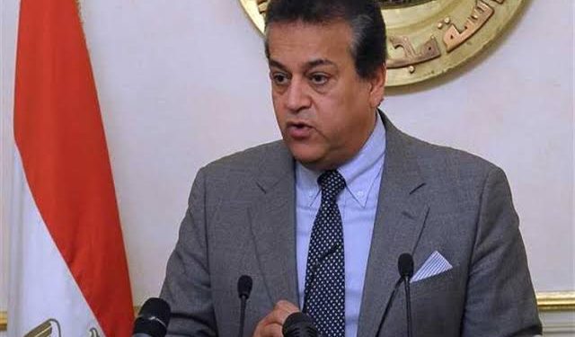 وزير التعليم العالي يؤكد في تصريحات إعلامية: استئناف الدراسة والامتحانات بالجامعات والمعاهد ٢٧ فبراير القادم