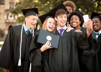 الحكومة البولندية تقدم منحة لطلاب الماجستير