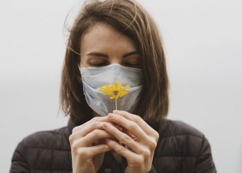 دراسة جديدة تكشف مدة استعادة حاسة الشم بعد الإصابة بكورونا