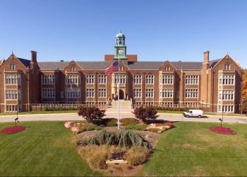 منحة جامعة توسون الأمريكية لطلاب البكالوريوس