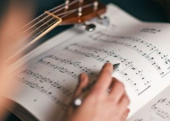 موسيقية جامعة حلوان تنظم الكورس الموسيقي المكثف