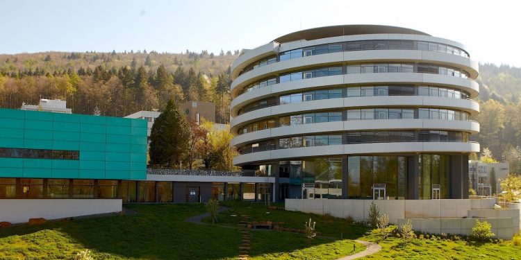 مختبر علم الأحياء الجزيئي الأوروبي يقدم فرص زمالات لطلاب الدكتوراه