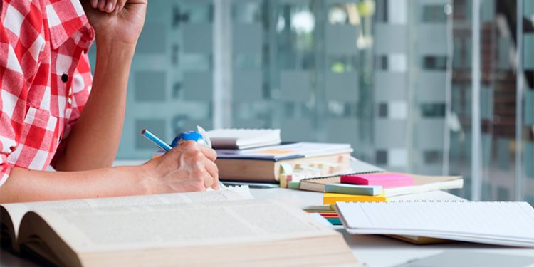 انتهاء المسابقة البحثية بين طلاب آداب القاهرة.. 25 فبراير