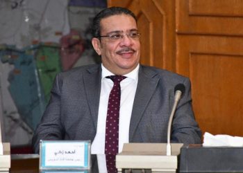 الدكتور أحمد زكى، رئيس جامعة قناة السويس