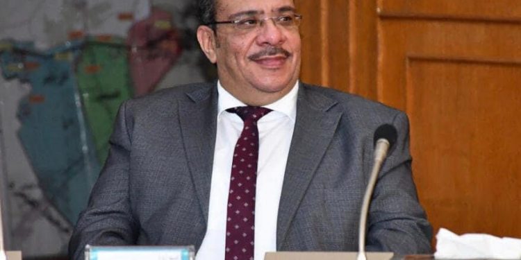 الدكتور أحمد زكى، رئيس جامعة قناة السويس