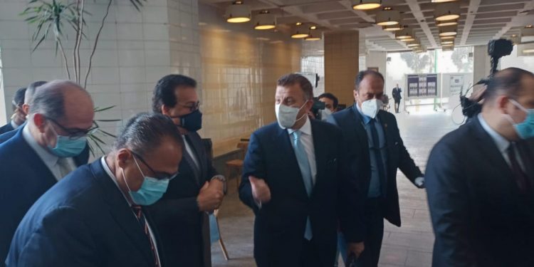 وزير التعليم العالي يتفقد كلية طب الأسنان بجامعة عين شمس