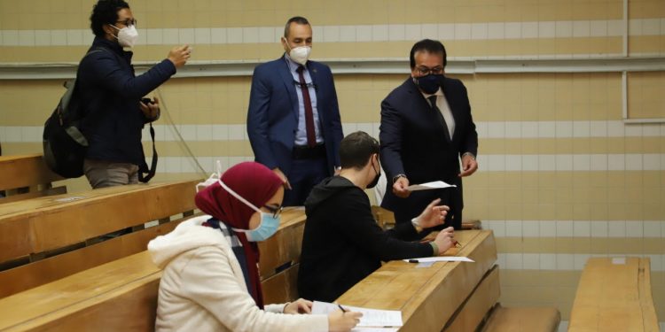 وزير التعليم العالي: لم اتلق اي شكاوى من الطلاب.. ولدينا الإرادة لإكمال العام الدراسي