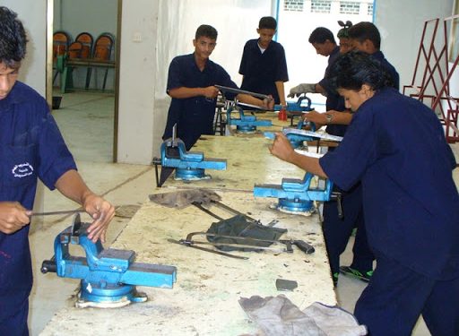 وكيل تعليم البحيرة يتابع إنتاج الزي العسكري بمدارس التعليم الفني بالمحافظة