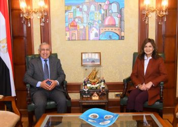 الوزيرة تناقش رعاية العلماء مع رئيس الاكادريمة البحرية