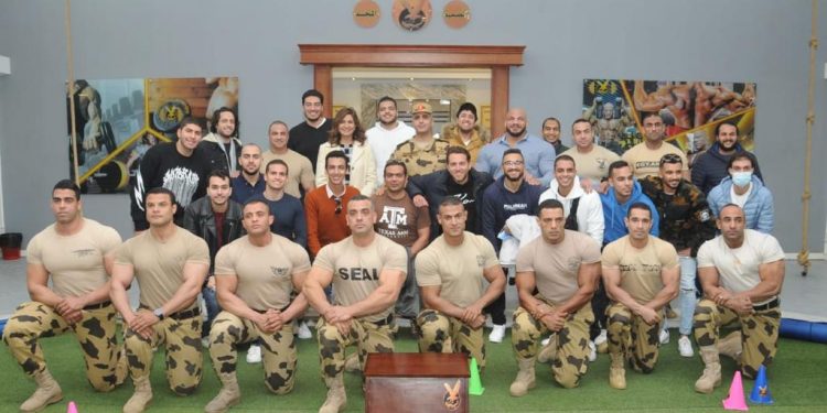 مكرم وشباب الدارسين وبيج رامى مع قوات الصاعقة