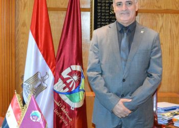 رئيس جامعة الفيوم أفضل الشخصيات المصرية والعربية لعام ٢٠٢٠