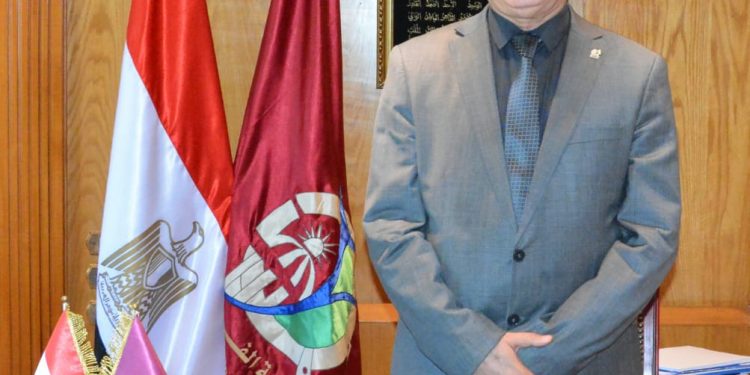 رئيس جامعة الفيوم أفضل الشخصيات المصرية والعربية لعام ٢٠٢٠