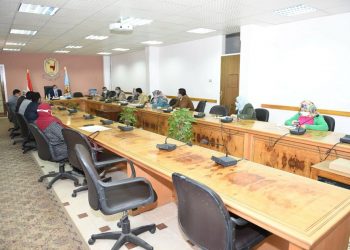 "المدن الجامعية بسوهاج" يناقش خطة تطوير الخدمات الطلابية