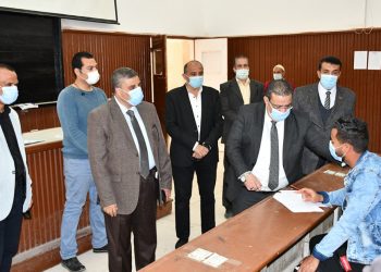 انتظام الامتحانات داخل 15 كلية بجامعة القناة