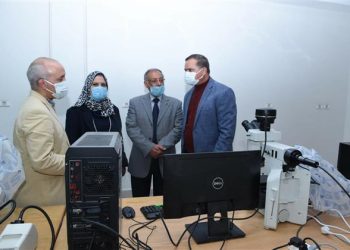 رئيس جامعة سوهاج يتفقد مركز جراحة الكبد|صور