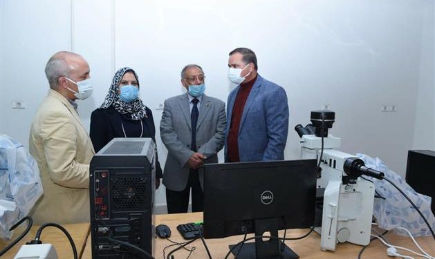 رئيس جامعة سوهاج يتفقد مركز جراحة الكبد|صور
