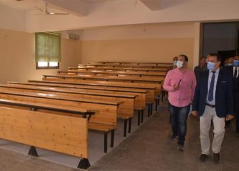 مساعد وزير التعليم العالي يتفقد منشآت جامعة الوادي الجديد
