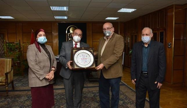 رئيس جامعة أسيوط: تسخير الإمكانات الطبية لخدمة 65 ألف مريض أورام