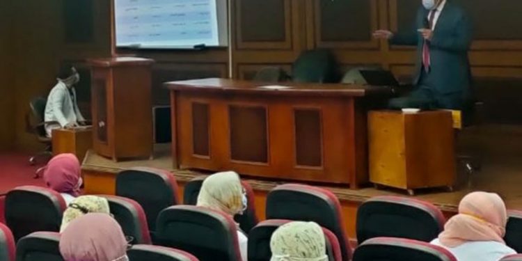 دورة تدريبية مشتركة لأطباء الرعاية المركزة بجامعة الفيوم | صور