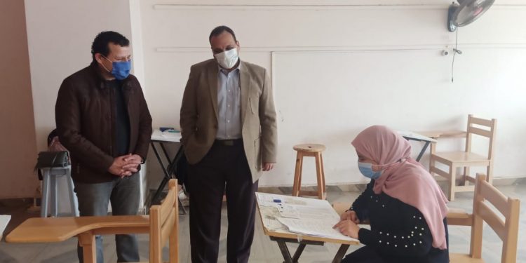 "سمير" يتفقد امتحانات كليتي "الحاسبات والفنون التطبيقية" بجامعة بنها|صور