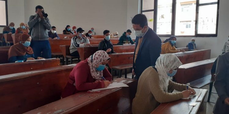 الجيزاوي يتفقد امتحانات كلية التربية ببنها