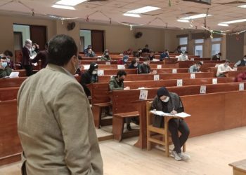 نائب رئيس جامعة بنها يتفقد امتحانات كليتى التمريض والتربية النوعية