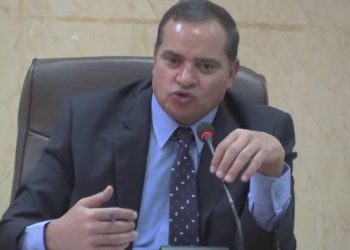 رئيس جامعة سوهاج يتفقد امتحانات كلية الطب