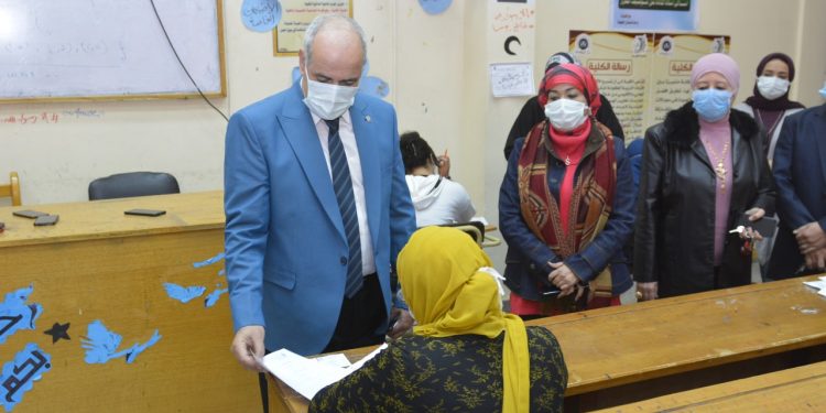 رئيس جامعة الفيوم يتفقد الامتحانات بالكليات| صور