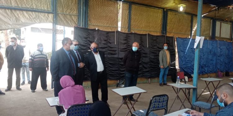 نائب رئيس جامعة عين شمس يتفقد كلية الزراعة والامتحانات |صور