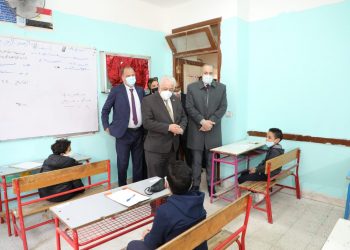 "تعليم الجيزة" توجه بتعقيم وتطهير المدارس يومياً