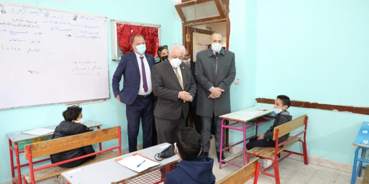 "تعليم الجيزة" توجه بتعقيم وتطهير المدارس يومياً