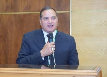 طلب إحاطة بالبرلمان بعد طرد 4 أساتذة من "تجارة سوهاج".. والجامعة ترد