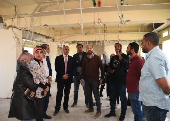 رئيس جامعة الأقصر يستقبل وفدا من وزارة «التعليم العالي»