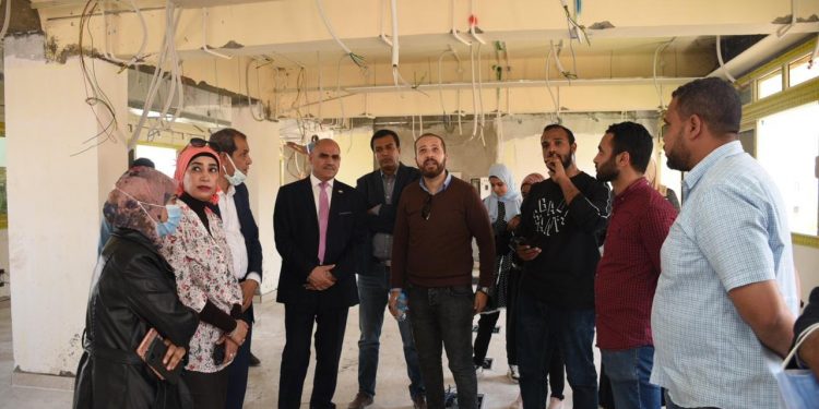 رئيس جامعة الأقصر يستقبل وفدا من وزارة «التعليم العالي»