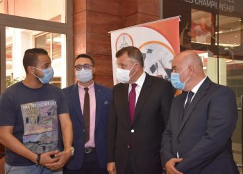 «المتيني» يتفقد جناح جامعة عين شمس في معرض رواد للتخطيط الوظيفي|صور