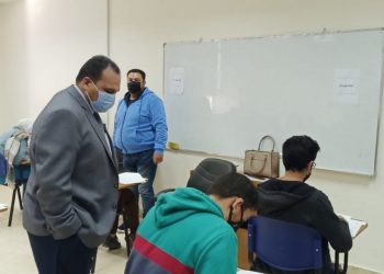 نائب رئيس جامعة بنها يتفقد الامتحانات بمقر العبور|صور