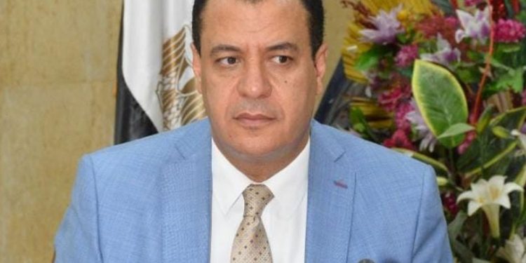 نائب رئيس جامعة أسيوط يستقبل وفد بنك الاستثمار القومي