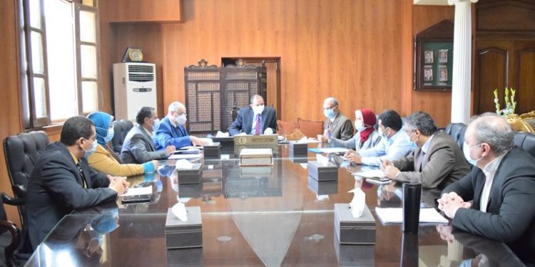 جامعة بني سويف تُناقش إجراءات التحول الرقمي